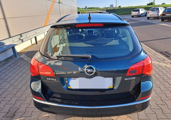Opel Astra cena 40000 przebieg: 184000, rok produkcji 2014 z Głogów małe 326